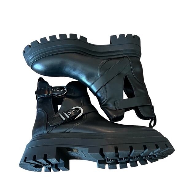 Stuart Weitzman Maverick Bedford Leather Moto Buckled Bootie NEW Size 7.5 - Picture 5 of 8